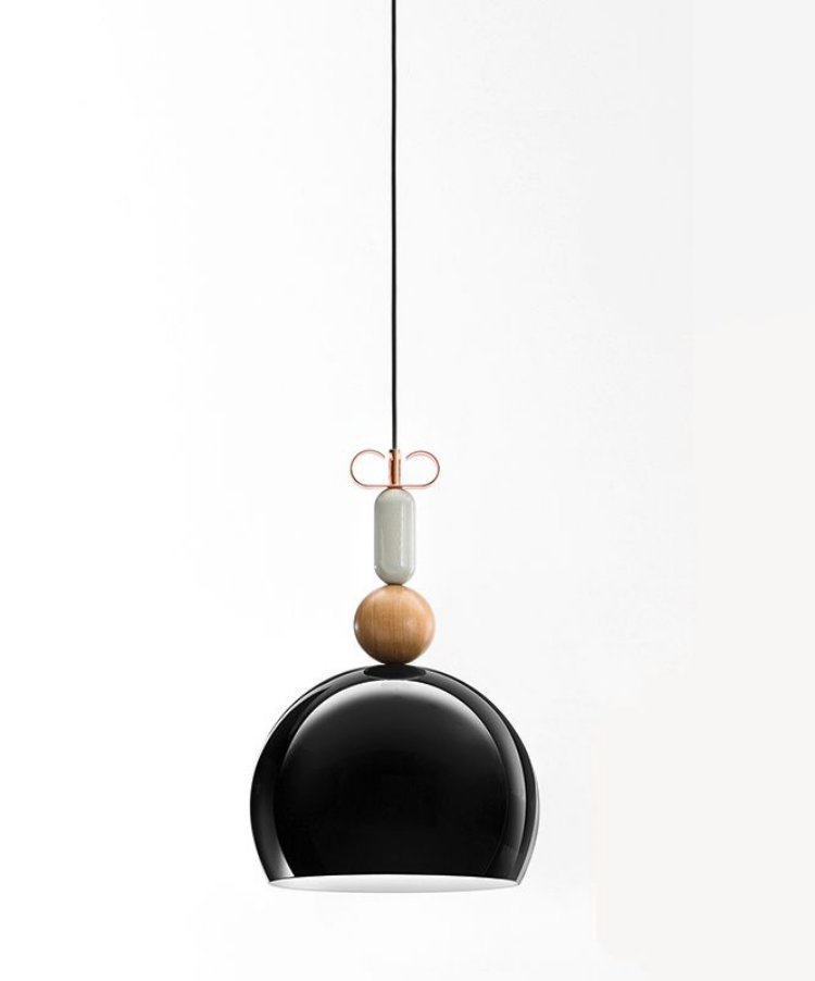 Вдохновившись серьгами, дизайнер Cristina Celestino создала лаконичную коллекцию подвесных светильников Bon Ton для компанииTorremato.