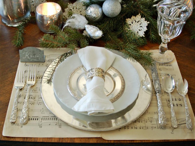 Важным элементом на Рождество и Новый год, помимо ёлки, является стол.