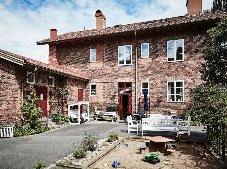 Этот восхитительный шведский дом площадью 111 квадратных метров наделен исключительной сказочной атмосферой.