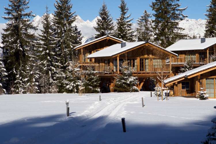 Дивный Hotel Sanluis расположился в нескольких километрах от Merano, Италия у озера, на территории нетронутого альпийского заповедника.